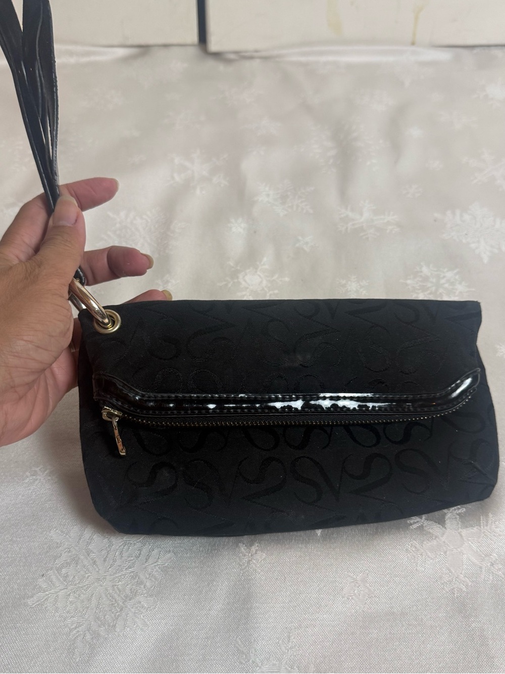 Simply Vera Vera Wang Black SV2 Logo Wristlet Clutch Patent Trim Y2K Style